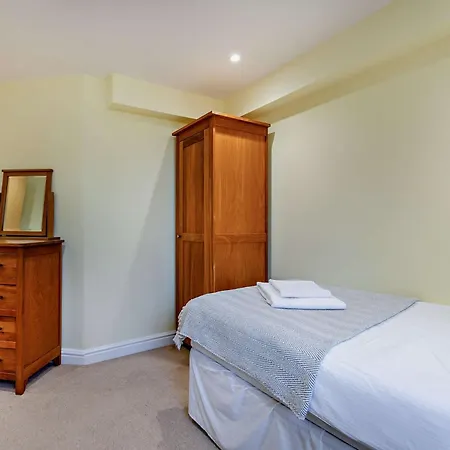 2 Bed In Sz132